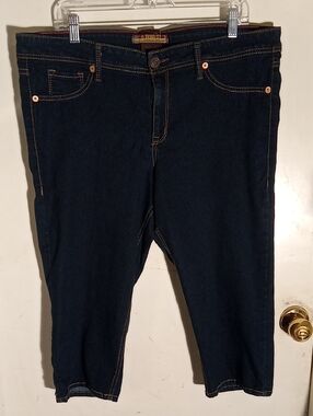 Woman's Crop Pants Blue Good Stretch Some Pulling Showed In The Pictures Size 20